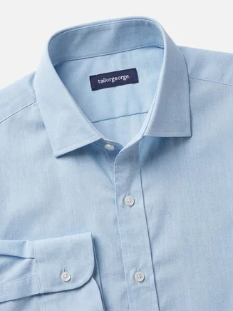 Camicia semplice azzurra facile da stirare